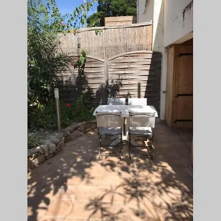 アパート Appartement Avec Jardinet/Cour *